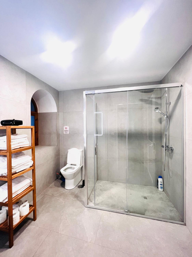 Bathroom 3, El Beaterio Apartments, Cádiz