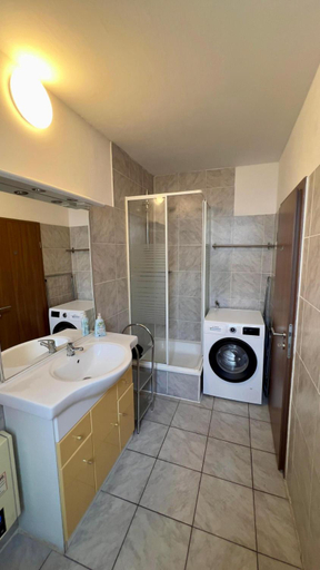Bathroom 2, Praktische City Apartments direkt am Hauptbahnhof, Neumünster