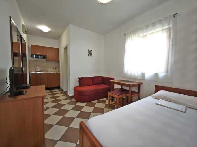 Others 4, Guest House Anika