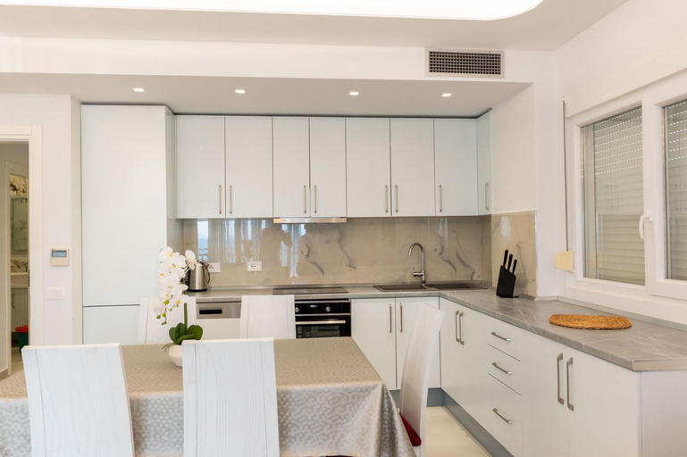 Kitchen 3, Luxury Sea View Apartments, Sarandës