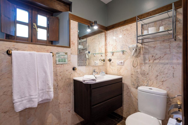 Bathroom, Posada Restaurante Prada a Tope, Cantabria