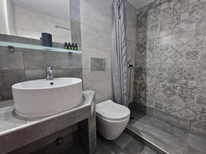 Bathroom 3, Porto Apergis, South Aegean