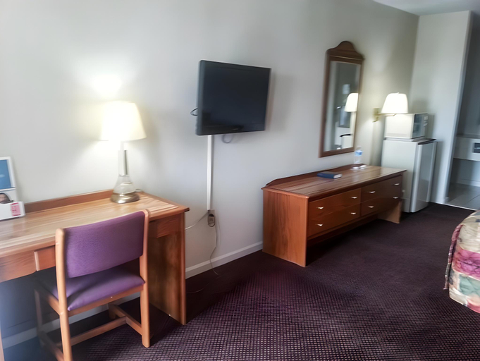 Others 5, Royal Inn, White