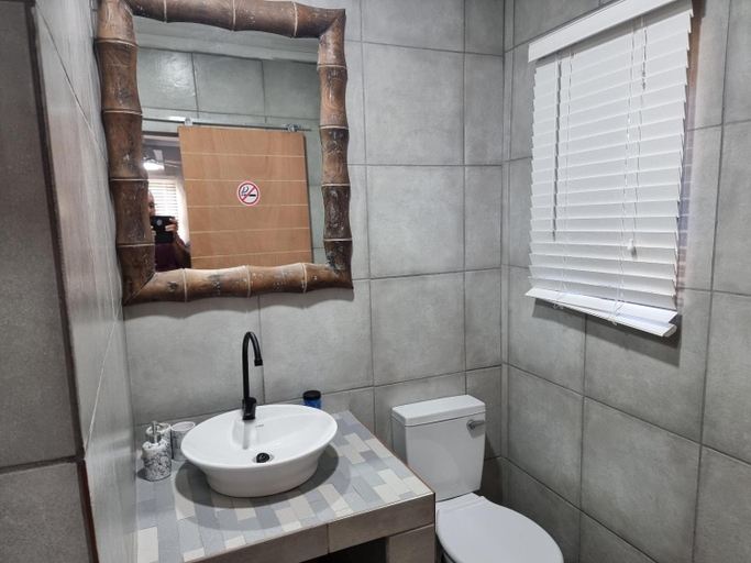 Bathroom 3, Boskraai Self-Catering -74 Hornbill Street, Umkhanyakude