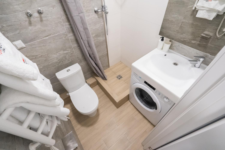 Bathroom 3, MYFREEDOM апартаменти Оболонь, Поділ, Obolons'kyi