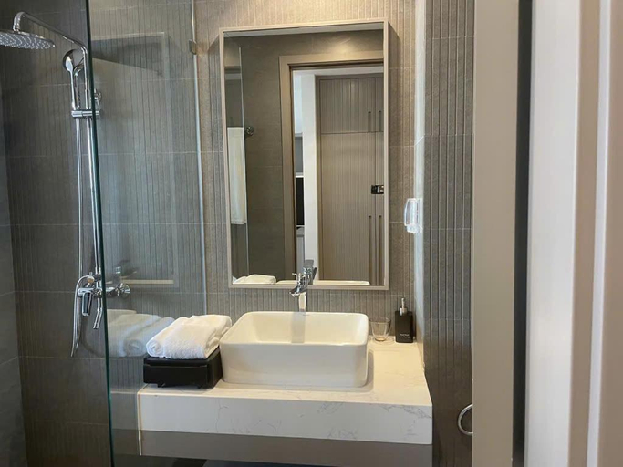 Bathroom 5, Lynn times Thanh Thủy - , Thanh Thuỷ