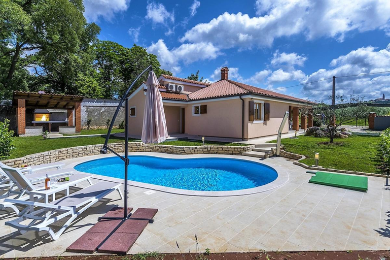 5, Villas Kolumbera, Višnjan
