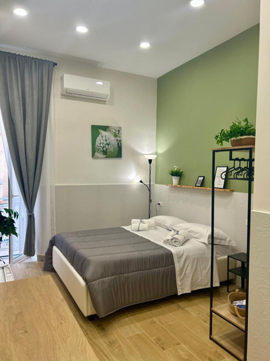 Bedroom 4, Central Station House, Napoli