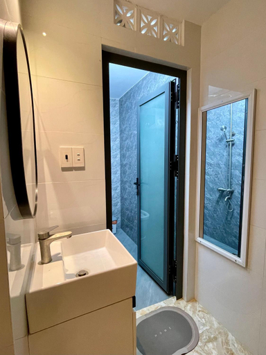 Shower, EaPuk Motel, Buon Ma Thuot