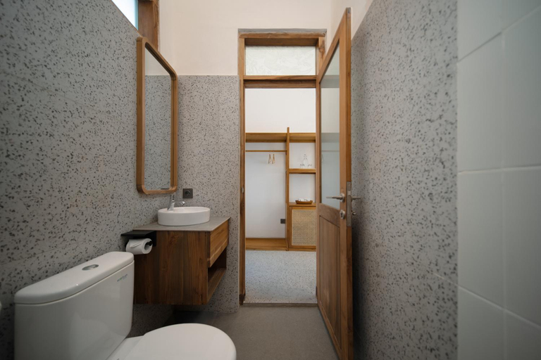 Bathroom 3, Green Hill Boutique Hotel, West Manggarai