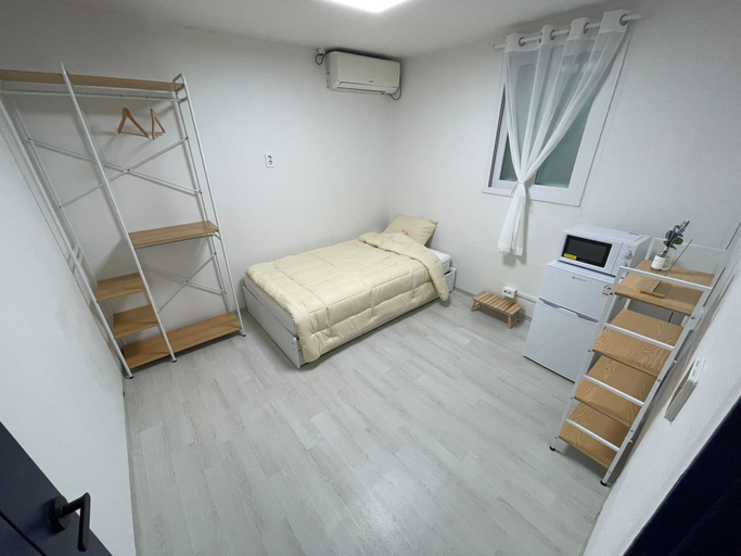 Bedroom 2, SRR STAY