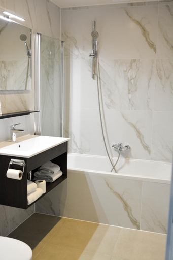 Bathroom 4, Hotel Maraboe, West-Vlaanderen