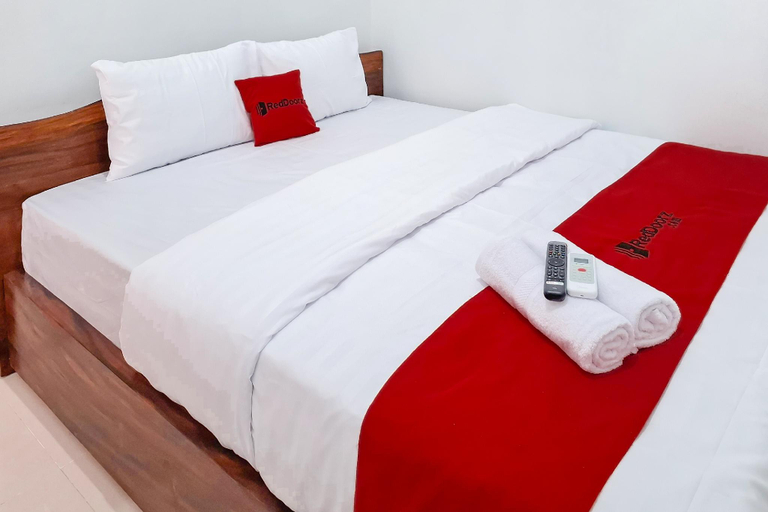 Bedroom, RedDoorz Syariah near Alun-Alun Kudus, Kudus