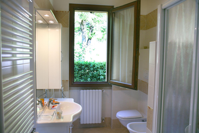 Bathroom 3, Apartments i Ciclamini in Moniga del Garda, Brescia