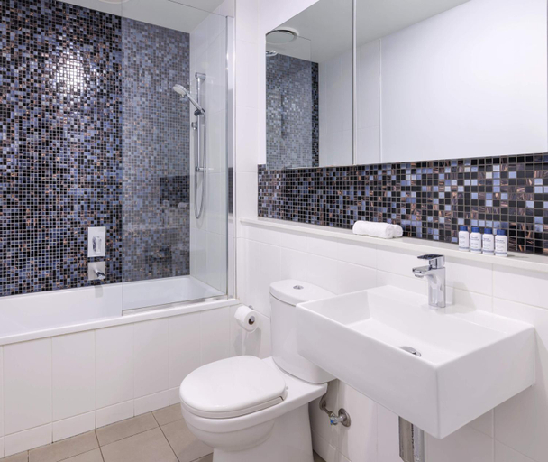 Bathroom 3, Oaks Melbourne Flemington Suites, Melbourne