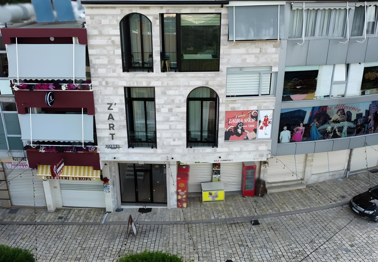 Exterior & Views