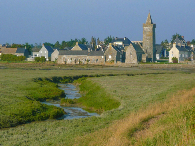 Others 5, Holiday Home in Portbail near Sandy Beach, Manche