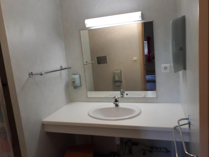 Bathroom, Maison de la Monne, Puy-de-Dôme