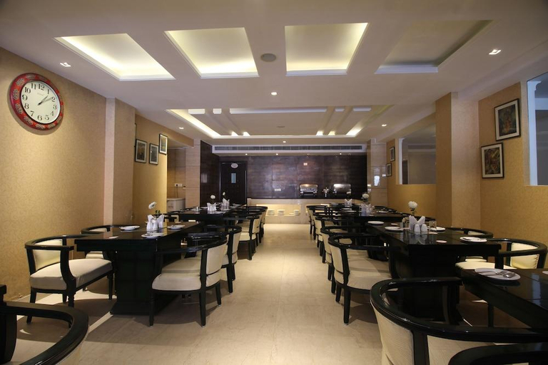 Food & Drinks 5, Hotel Waves, Delhi Airport, Delhi