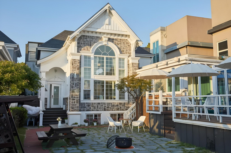 Exterior & Views 1, Daebudo Seville Pension, Hwaseong