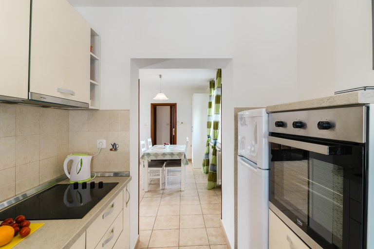 Kitchen 5, Villa Krasa sea view apartmants with pool, Ližnjan