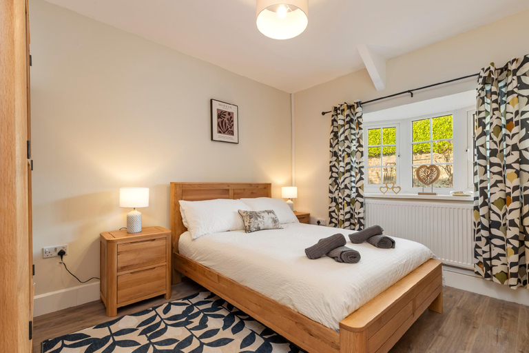 4, Gorse Cottage - Sea Views, Village Centre, Pembrokeshire