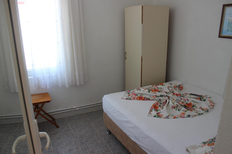 Bedroom 5, Aydın Motel, Marmara