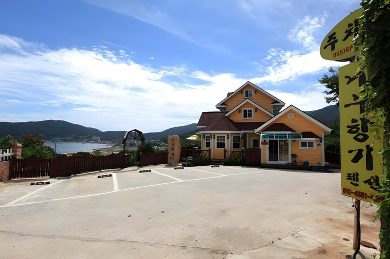 Exterior & Views 2, Aroma Tree Pension, Geoje