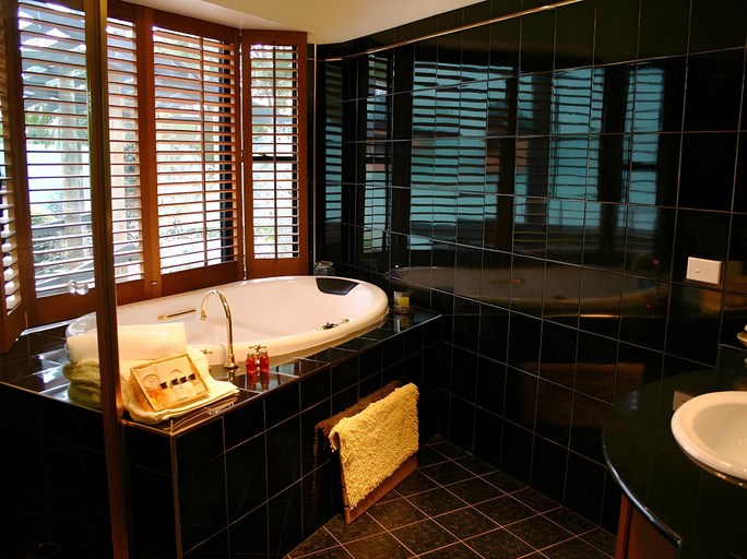 Bathroom 3, Escarpment Retreat, Tamborine Mountain