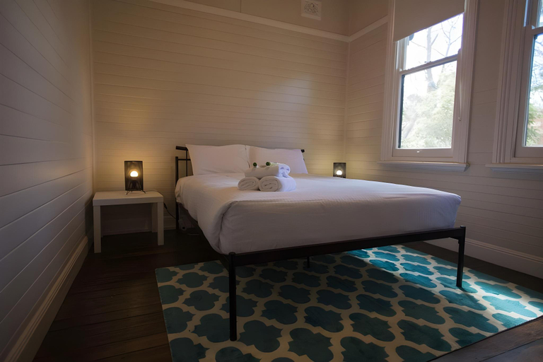 Bedroom 2, Hotel Blue & Cottages, Blue Mountains