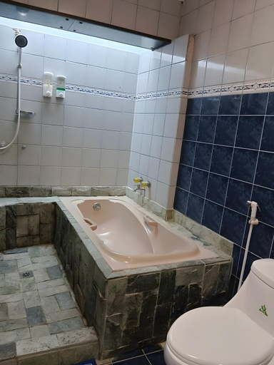 Bathroom, Arizona Beach Resort Subic Bay Philippines 2200, Olongapo City
