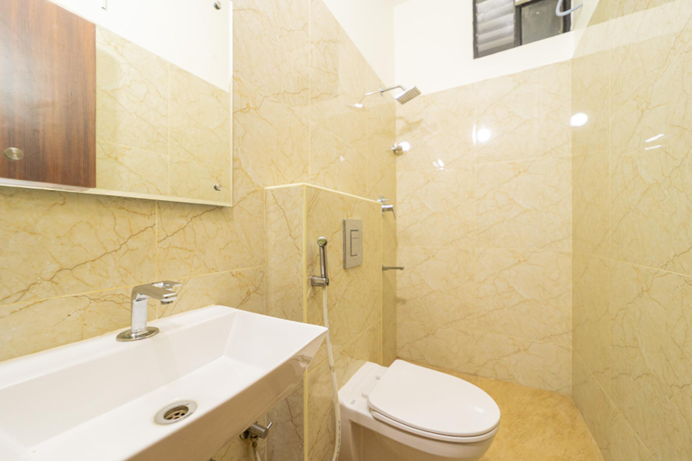 Bathroom 4, Adhava Park Inn, Chennai