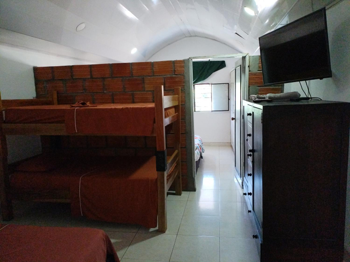 Others 5, Casa de relajacion low cost, Puerto Salgar
