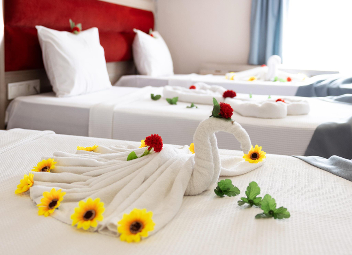 Others 2, Mora Hotel, Merkez