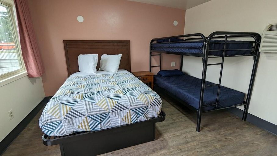 Bedroom 2, Portland Value Inn, Multnomah