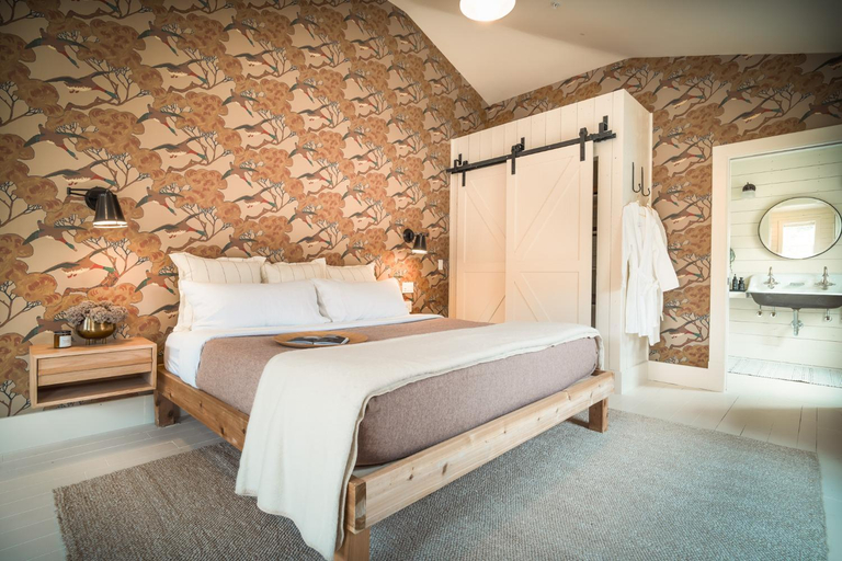 Bedroom 2, Mallard Inn, Division No. 1