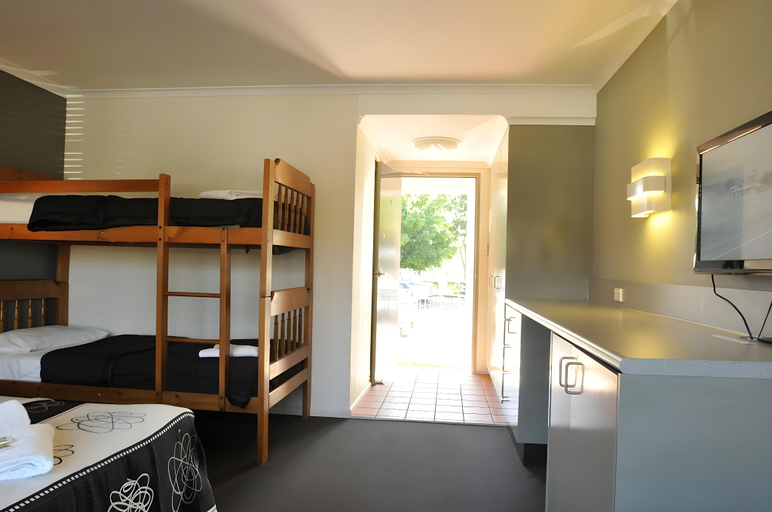 Others 5, Bayview Hotel Woy Woy, Gosford - West