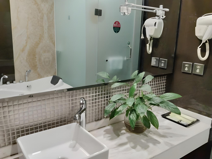 Bathroom, GreenTree Alliance Hotel  Xinyang Nanjing Road DonGYAng Branch, Xinyang