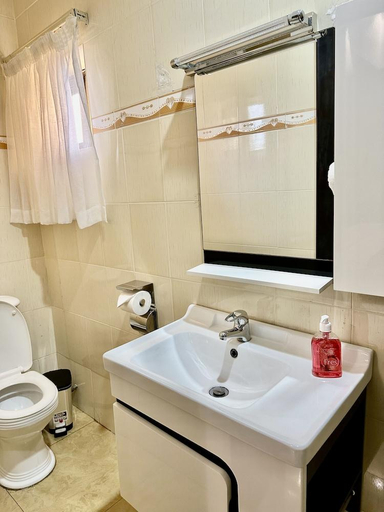 Bathroom 4, Sonia Hotel, Accra