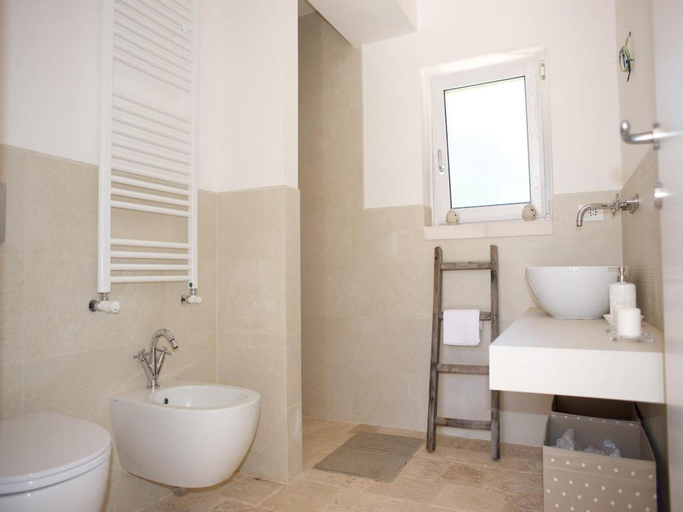 Bathroom 3, Country House in Apulia near Alberobello, Brindisi