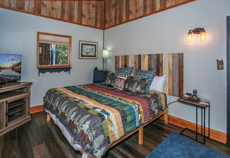 Bedroom 4, Little Big Pine, San Bernardino