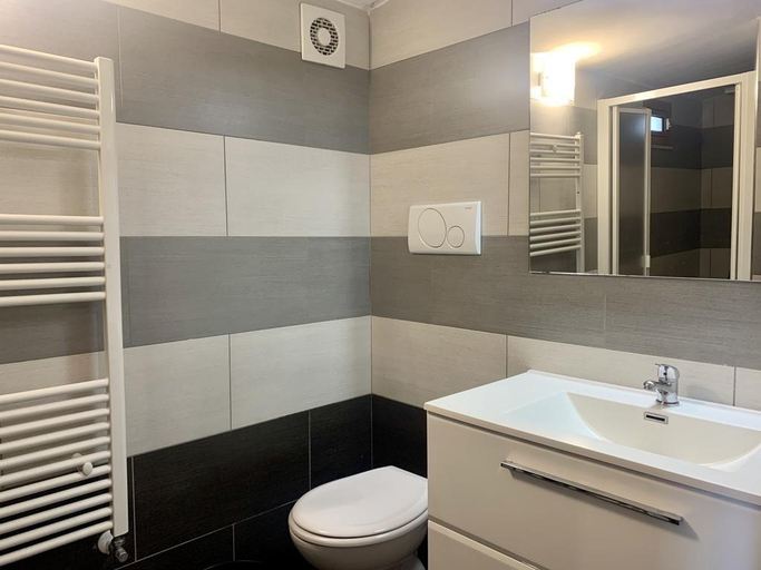 Bathroom 4, Hostel & Glamping Santa Fortunata, Napoli