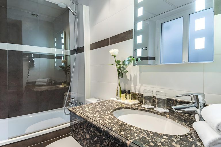 Bathroom 4, Royal Saint Germain Hotel, Paris