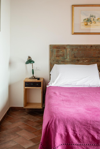 Bedroom 2, Rooms and Wine al Castello, Siena
