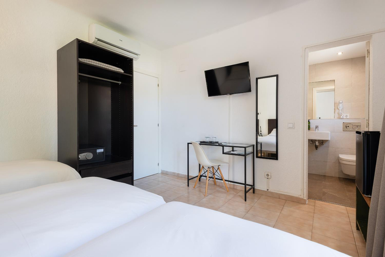 Bedroom 2, FLOR Amistad Hostal, Baleares
