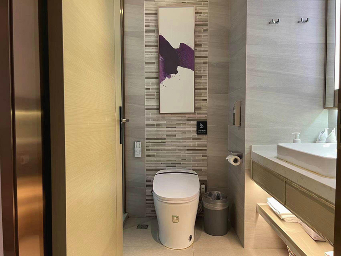 Bathroom 3, Lavande Hotel Baicheng Railway Station Walking Street, Baicheng