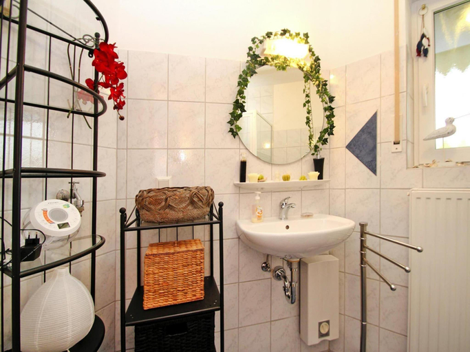 Bathroom 3, Ferienwohnung Kapitanskajute in Dornumersiel, Aurich