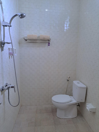 Bathroom 4, Wayan House Seminyak, Badung