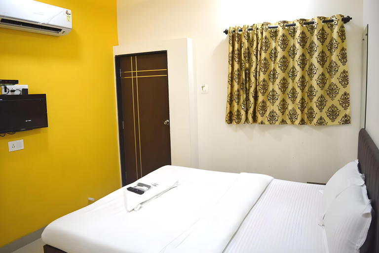 Bedroom 3, Hotel Paradise, Mumbai Suburban