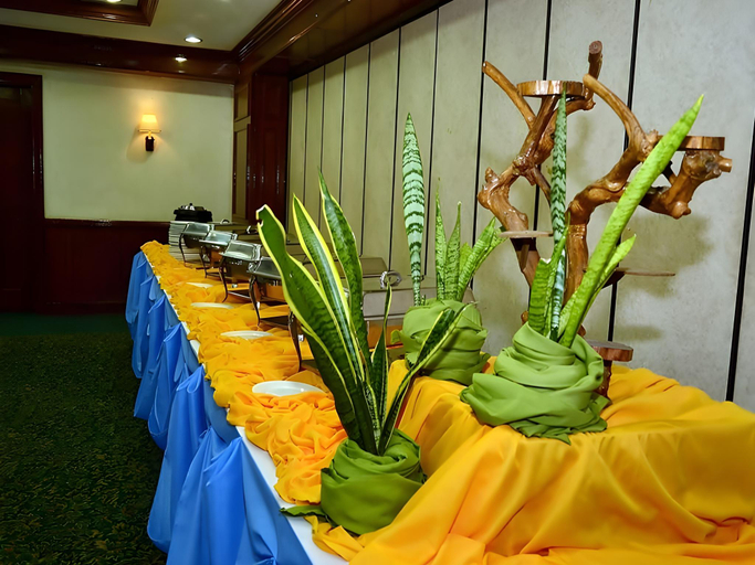 Others 5, Days Hotel By Wyndham Batangas, Batangas City